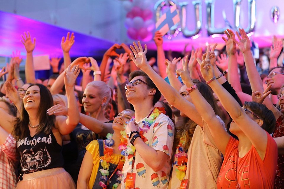 Euroviisujen kisakatsomo toi yhteisöllisyyttä ja hetken 100 miljoonan katsojan edessä