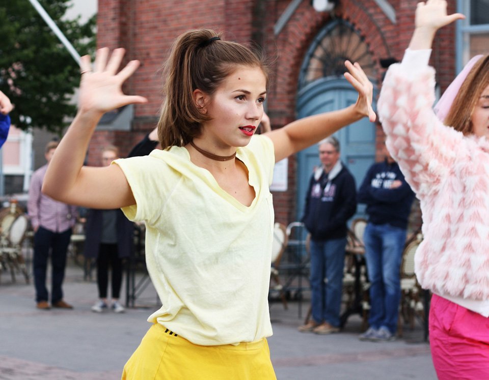 Oulun kaupunki työllistää noin 900 opiskelijaa kesätöihin – nyt haetaan myös tanssijoita
