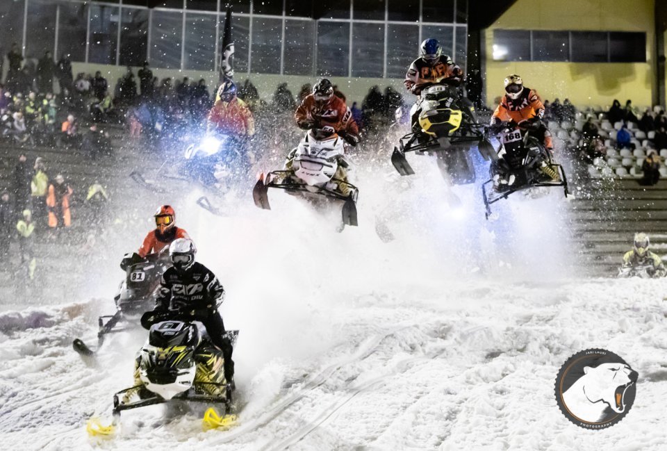 Stadion Snowcross Oulu keräsi vaikeissa olosuhteissa ennätysmäärän kuljettajia